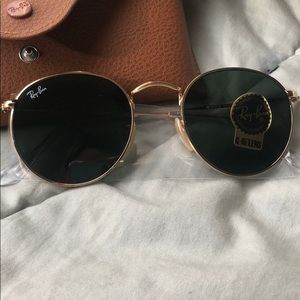 BRAND NEW, NEVER WORN OVAL CIRCLE RAY BANS.